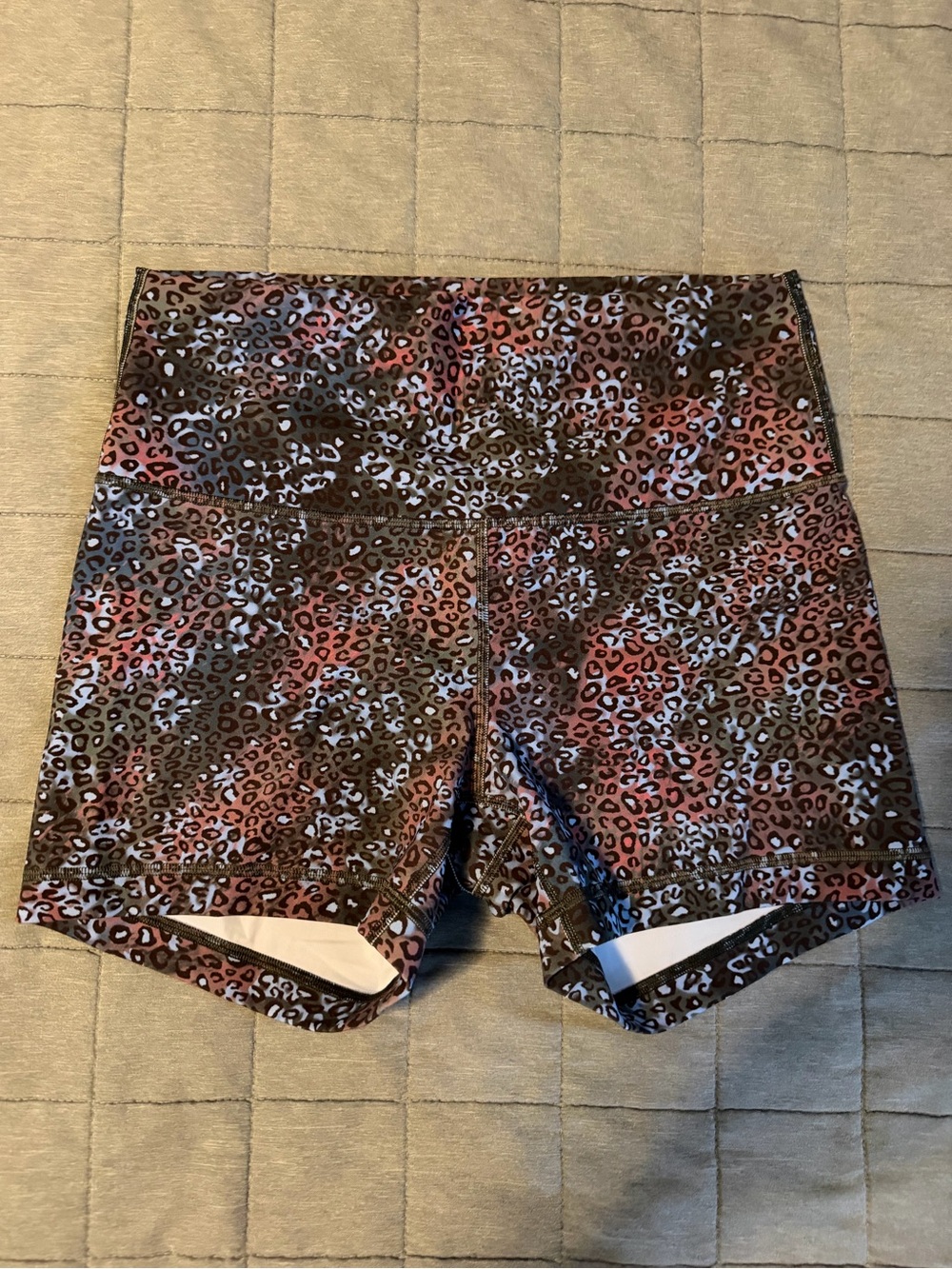 Lululemon - Wonder Train High Rise Short - Size 10